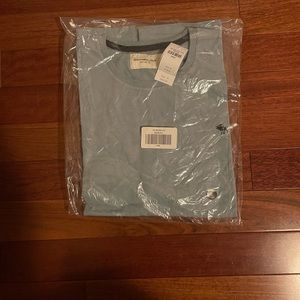 NWT ABERCROMBIE AND FITCH T SHIRT LARGE